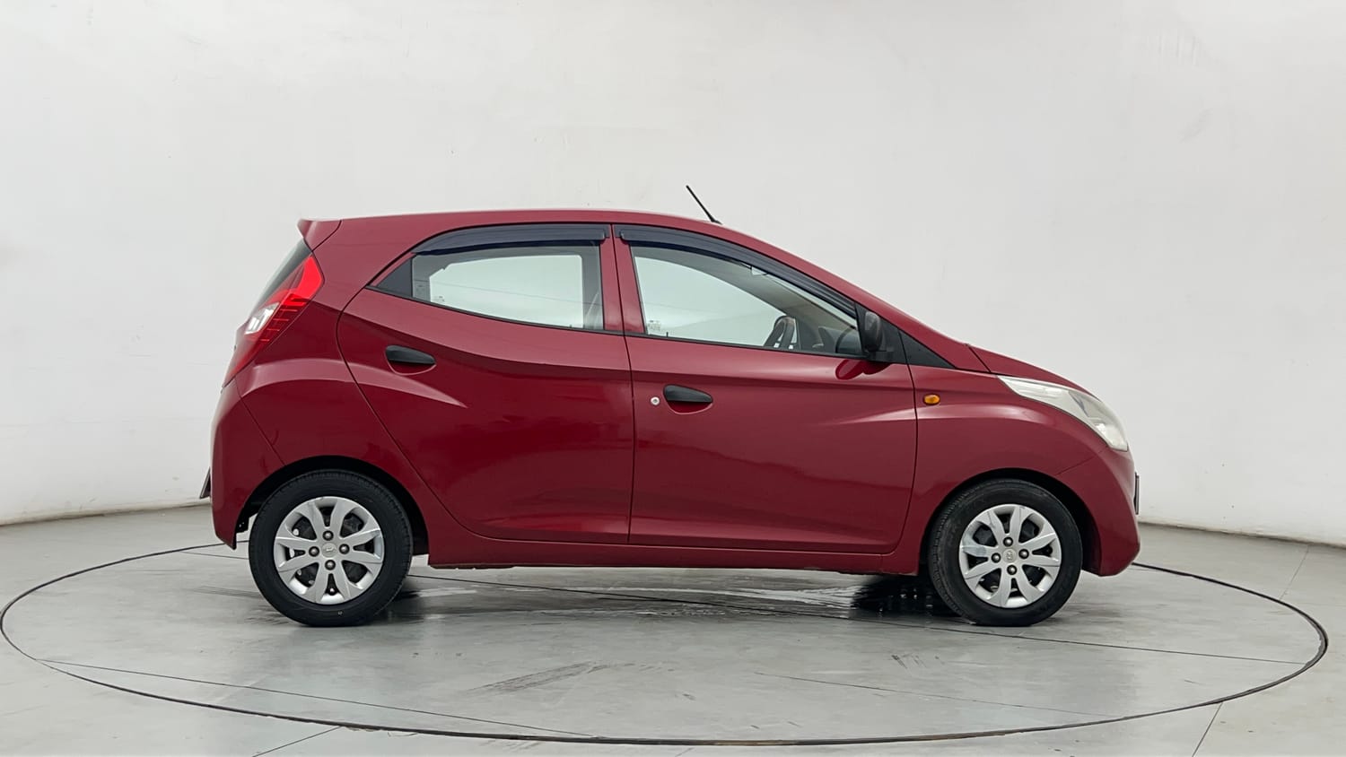 Used 2014 Hyundai Eon Magna + Petrol Manual exterior RIGHT SIDE VIEW