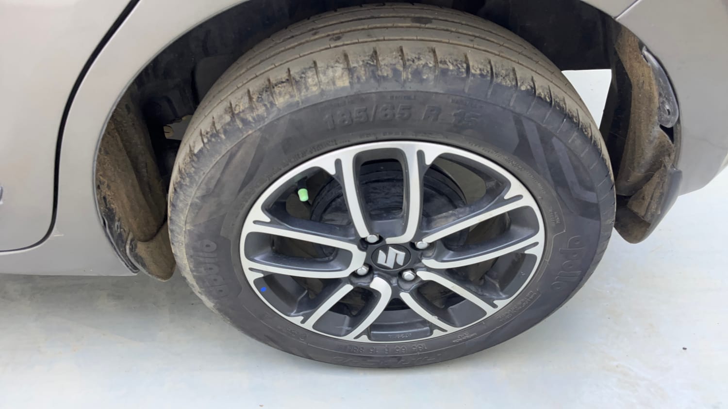 Used 2023 Maruti Suzuki Swift ZXi Plus AMT Petrol Automatic tyres LEFT REAR TYRE RIM VIEW