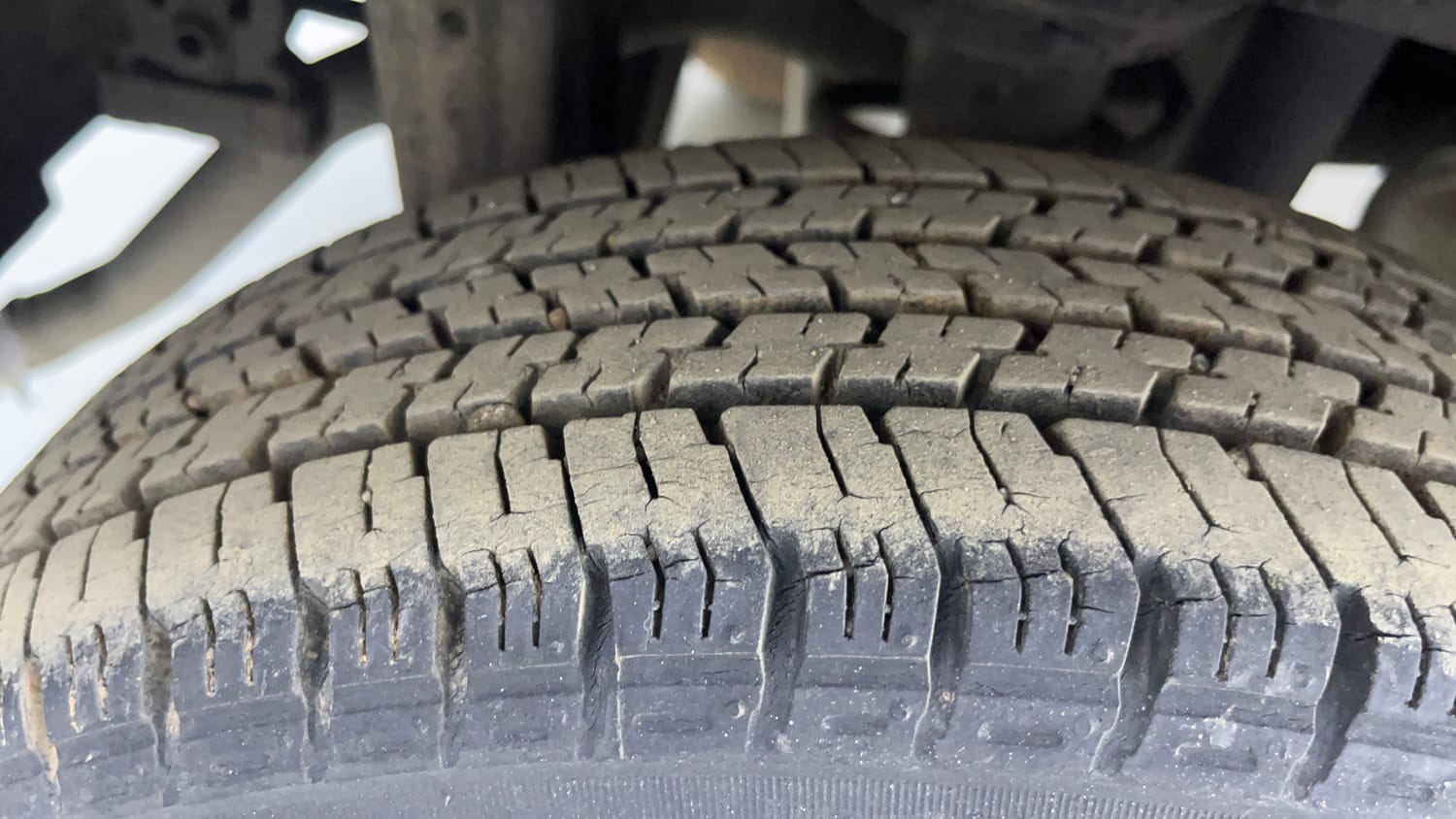 Used 2015 Maruti Suzuki Alto K10 LXi Petrol Manual tyres RIGHT REAR TYRE TREAD VIEW
