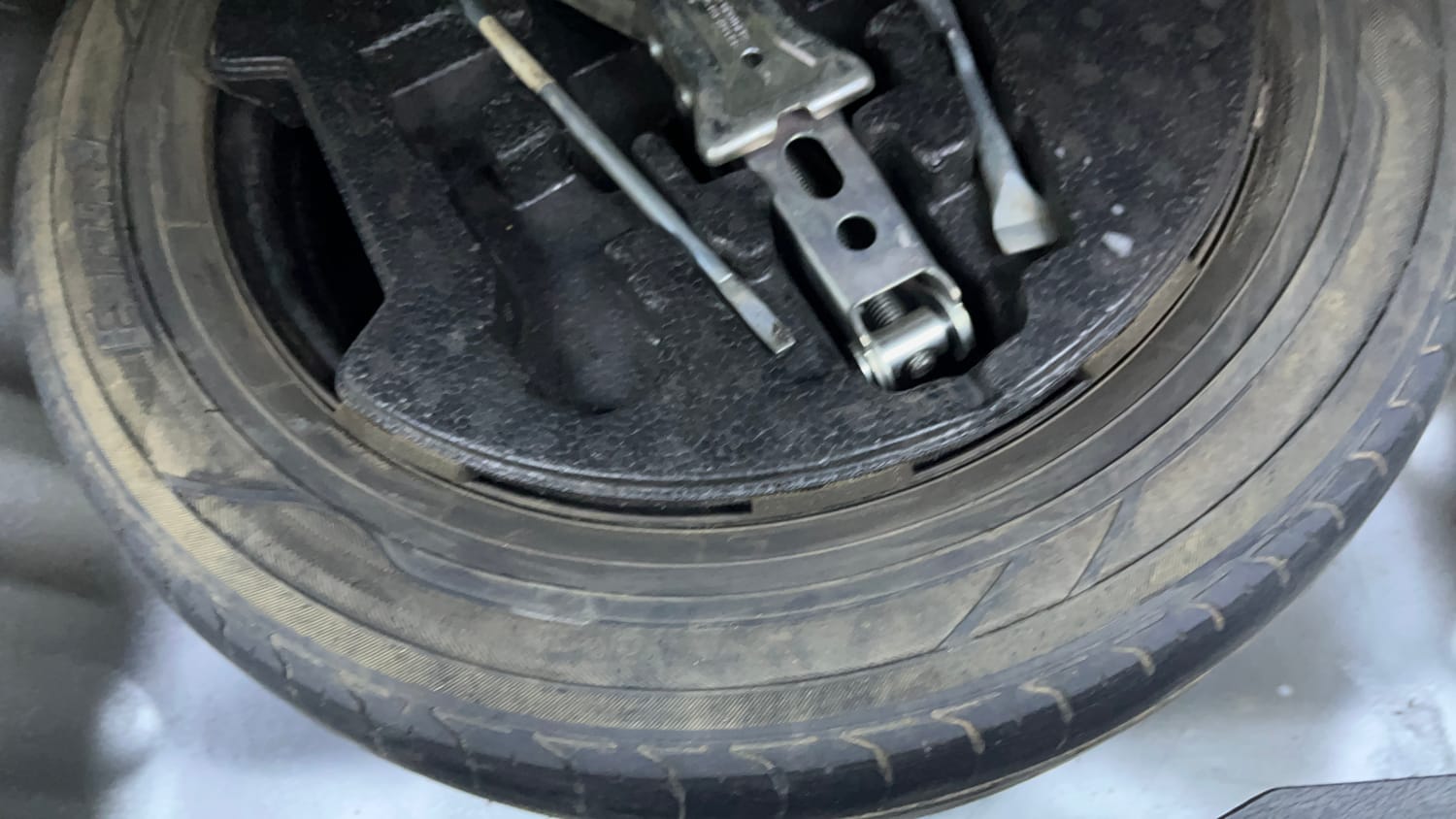 Used 2017 Maruti Suzuki Vitara Brezza VDi (O) Diesel Manual tyres SPARE TYRE VIEW
