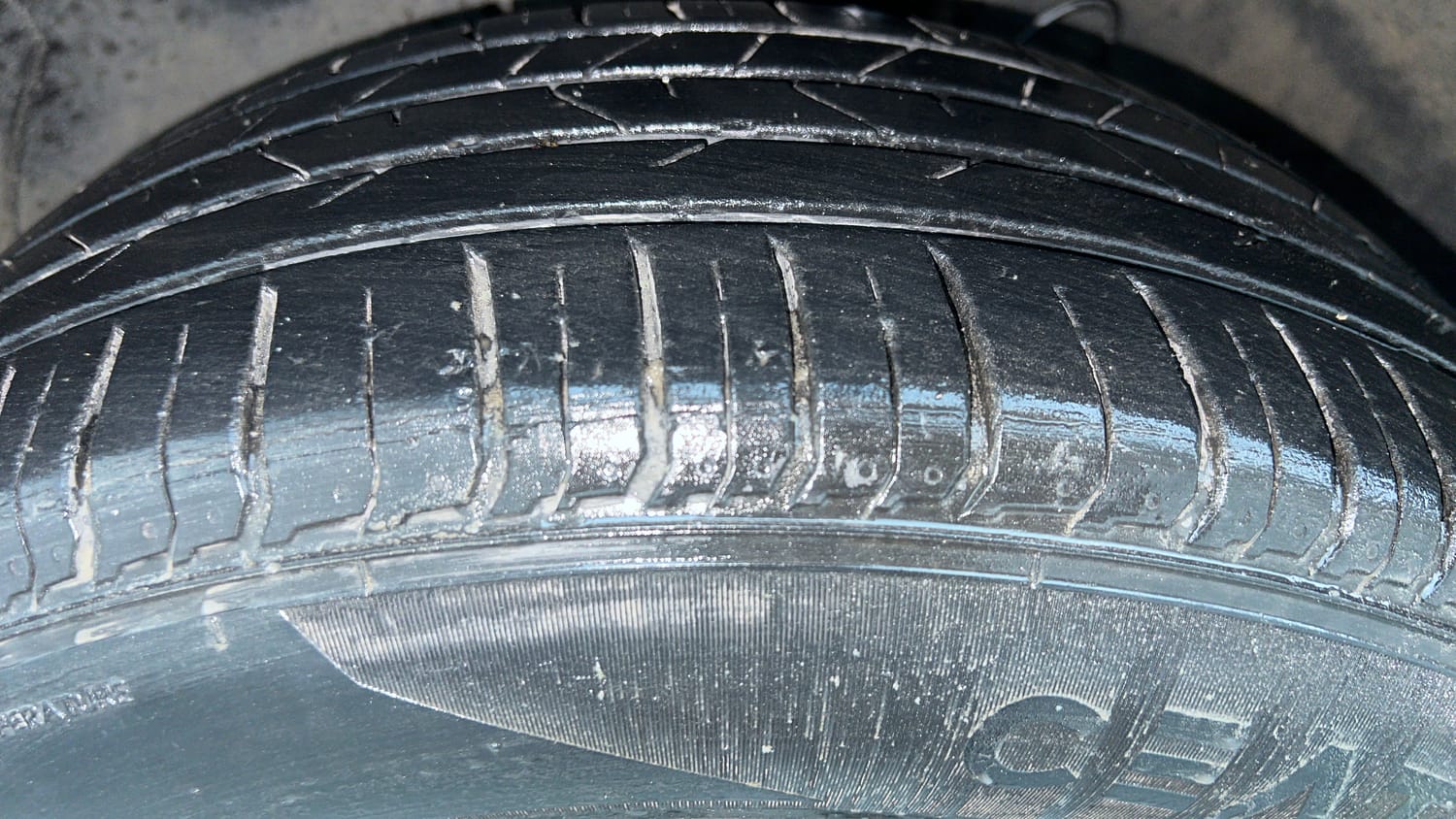 Used 2022 Hyundai Venue SX 1.2 Petrol Petrol Manual tyres LEFT FRONT TYRE TREAD VIEW