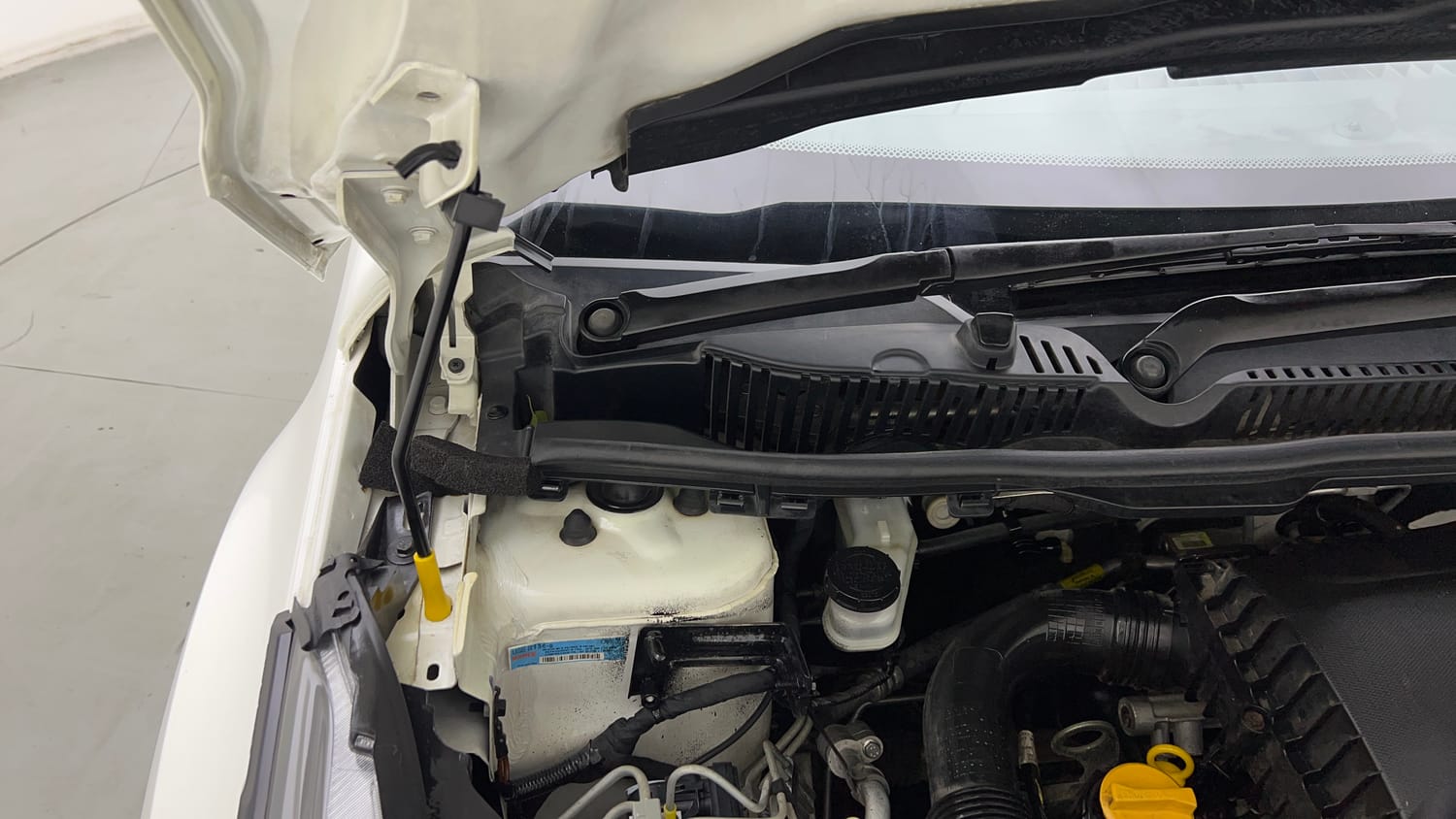 Used 2022 Tata Nexon XZ Plus Petrol Manual engine ENGINE RIGHT SIDE HINGE & APRON VIEW