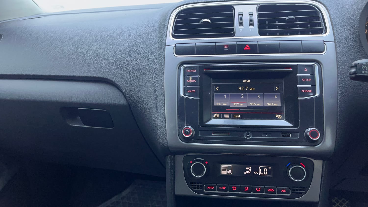 Used 2017 Volkswagen Polo Highline Plus 1.2( P)16 Alloy Petrol Manual interior MUSIC SYSTEM & AC CONTROL VIEW