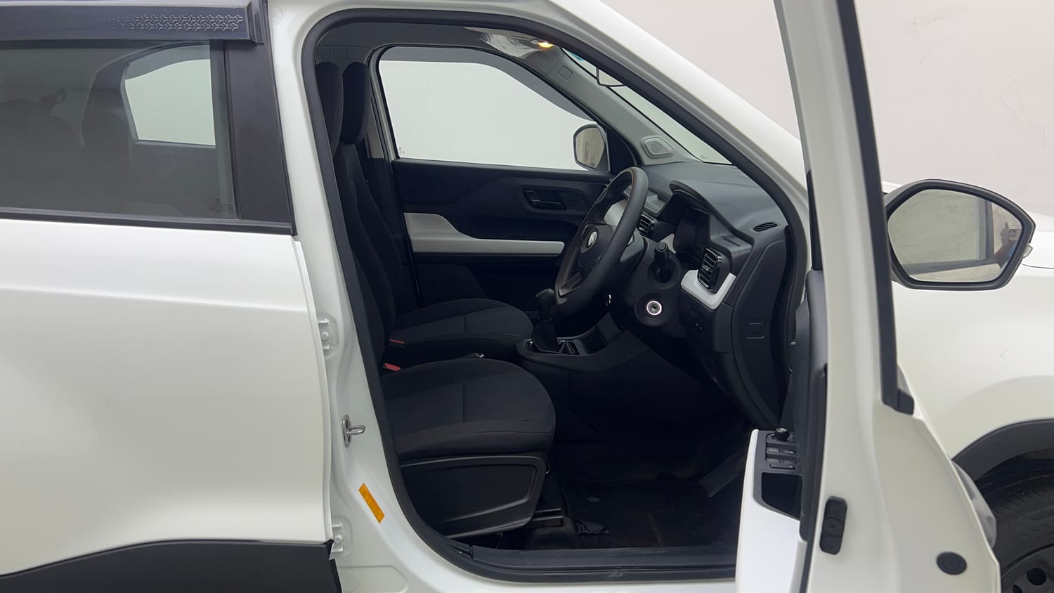 Used 2025 Tata Punch Pure (o) Petrol Manual interior RIGHT SIDE FRONT DOOR CABIN VIEW