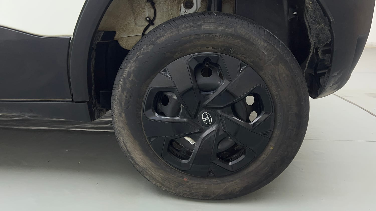 Used 2025 Tata Punch Pure (o) Petrol Manual tyres LEFT REAR TYRE RIM VIEW