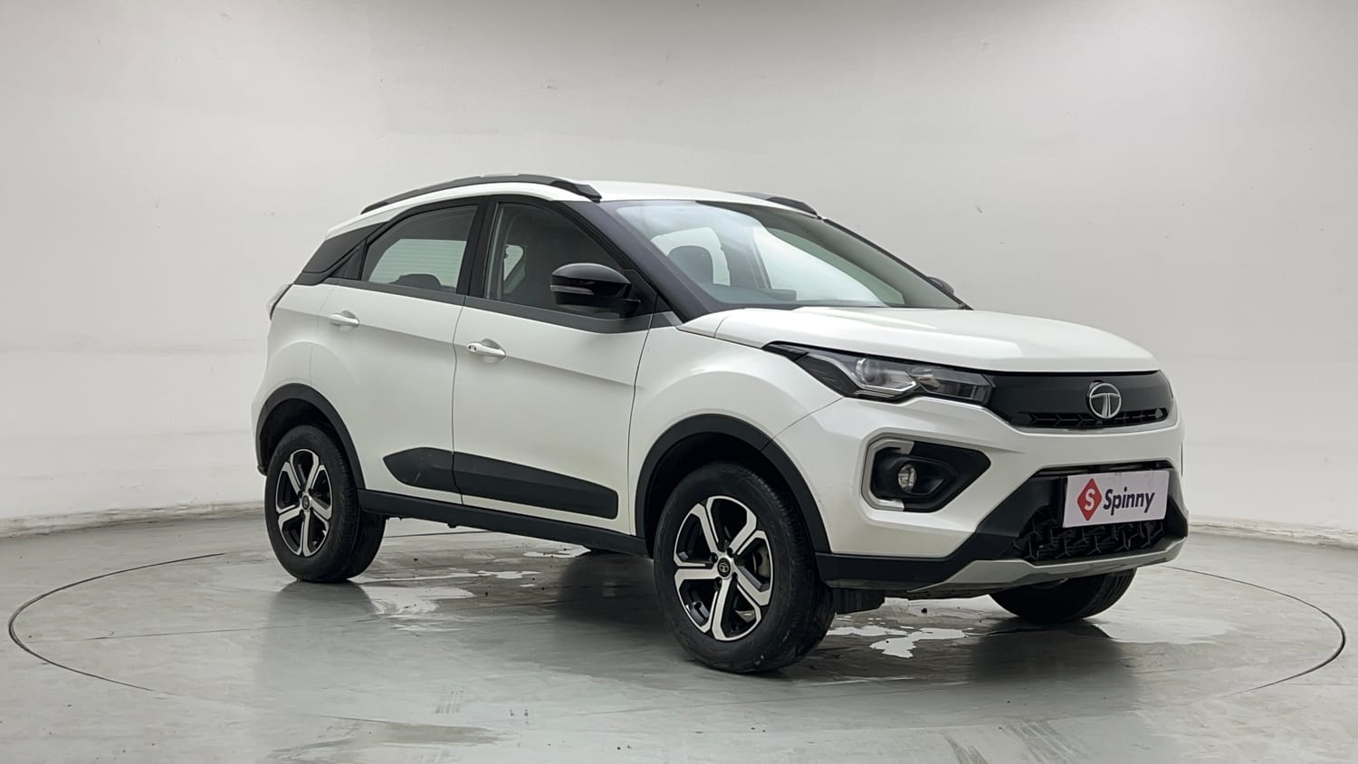 Used 2022 Tata Nexon XZ Plus Petrol Manual exterior RIGHT FRONT CORNER VIEW