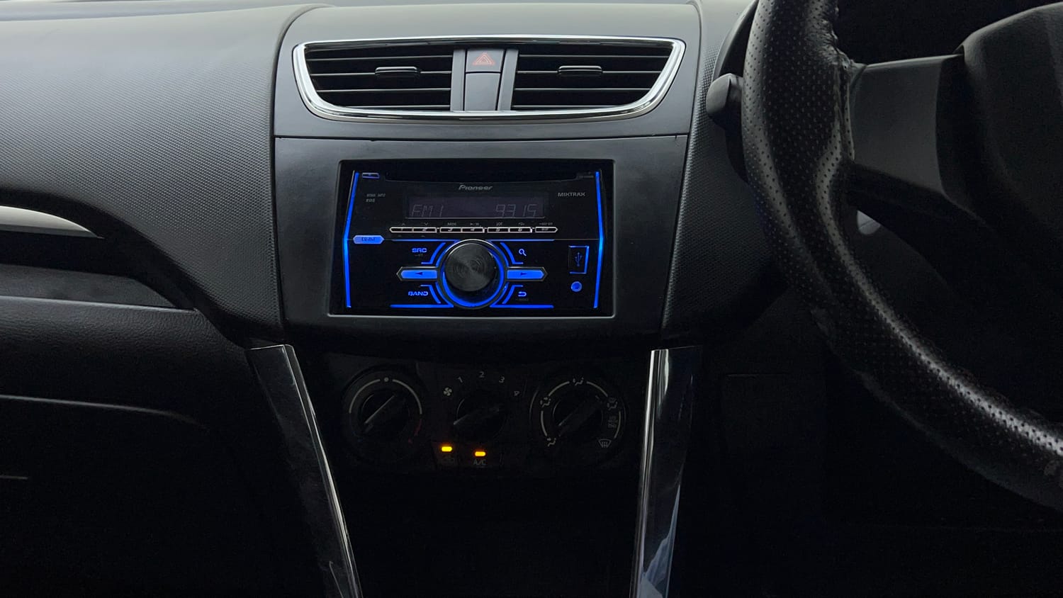 Used 2015 Maruti Suzuki Swift Lxi (O) Petrol Manual interior MUSIC SYSTEM & AC CONTROL VIEW