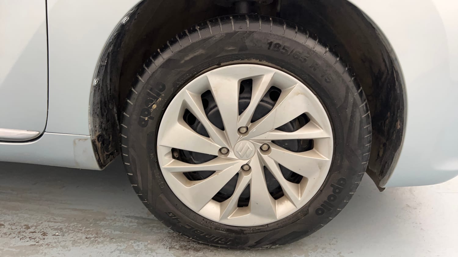 Used 2023 Maruti Suzuki Baleno Delta MT Petrol Manual tyres RIGHT FRONT TYRE RIM VIEW