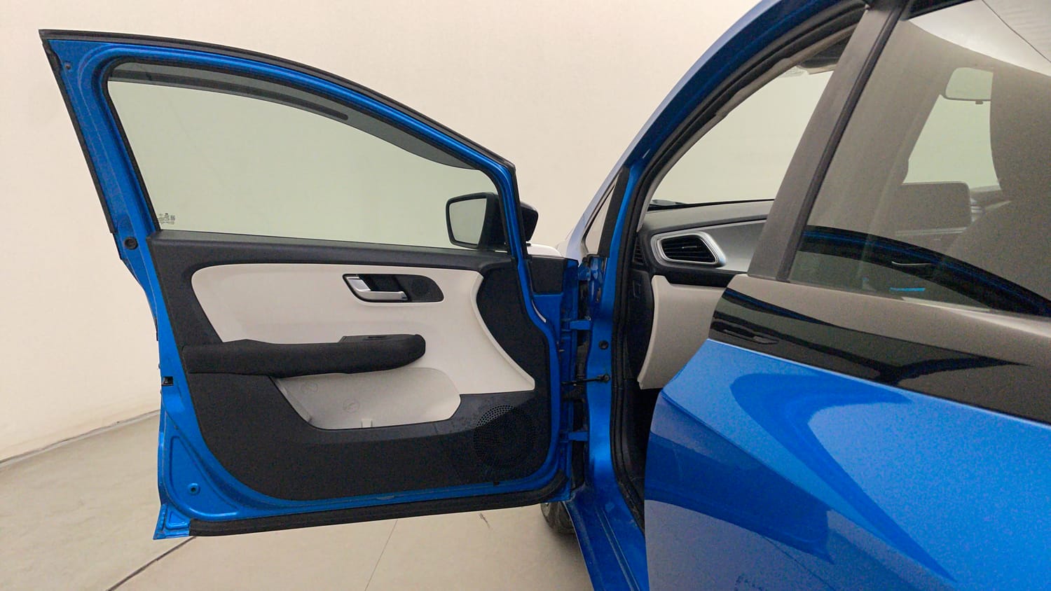 Used 2022 Tata Altroz XZ Plus Petrol Petrol Manual interior LEFT FRONT DOOR OPEN VIEW