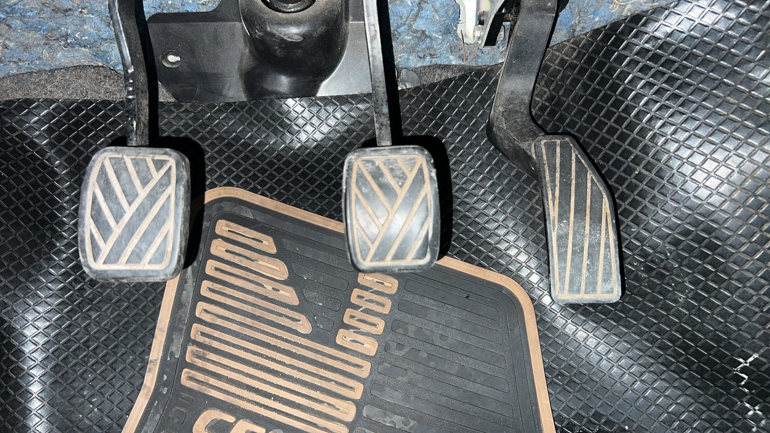 Used 2015 Maruti Suzuki Celerio VXi Petrol Manual interior PEDALS VIEW
