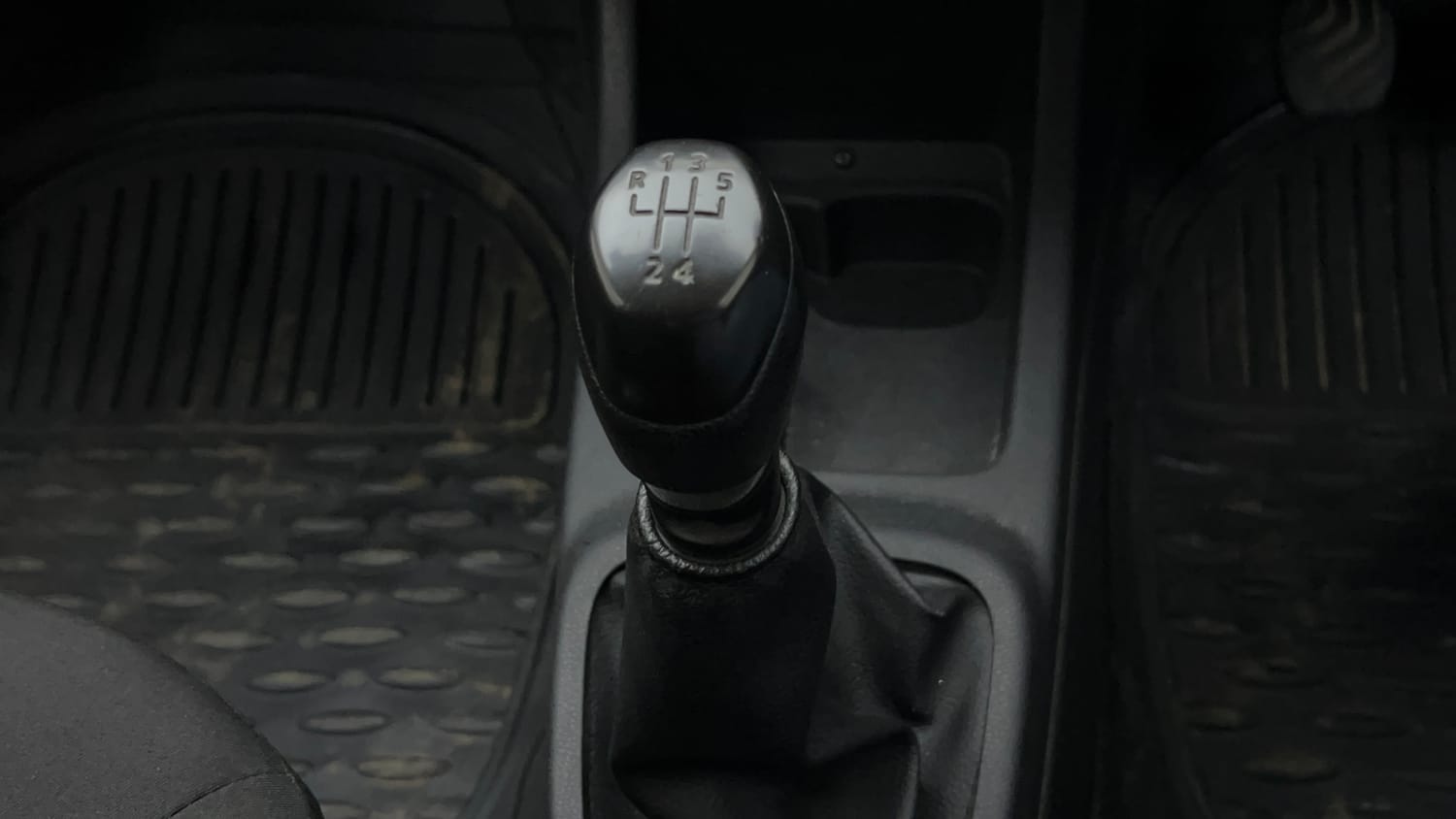 Used 2017 Renault Kwid RXT Live For More Edition 1.0 Petrol Manual interior GEAR  KNOB VIEW