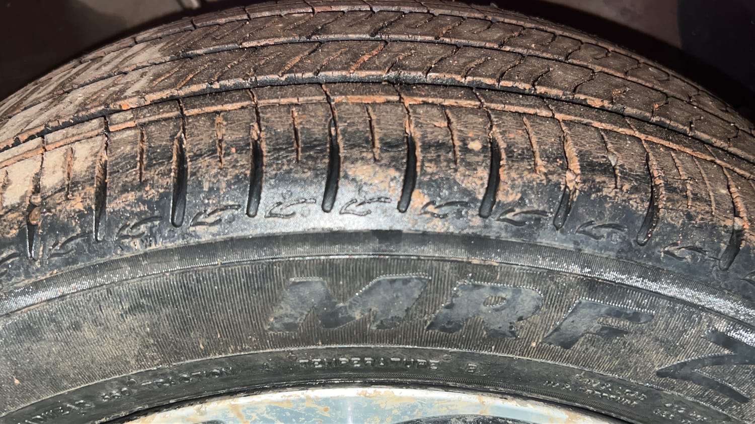 Used 2022 Hyundai Grand i10 Nios Asta 1.2 Kappa VTVT Petrol Manual tyres RIGHT FRONT TYRE TREAD VIEW
