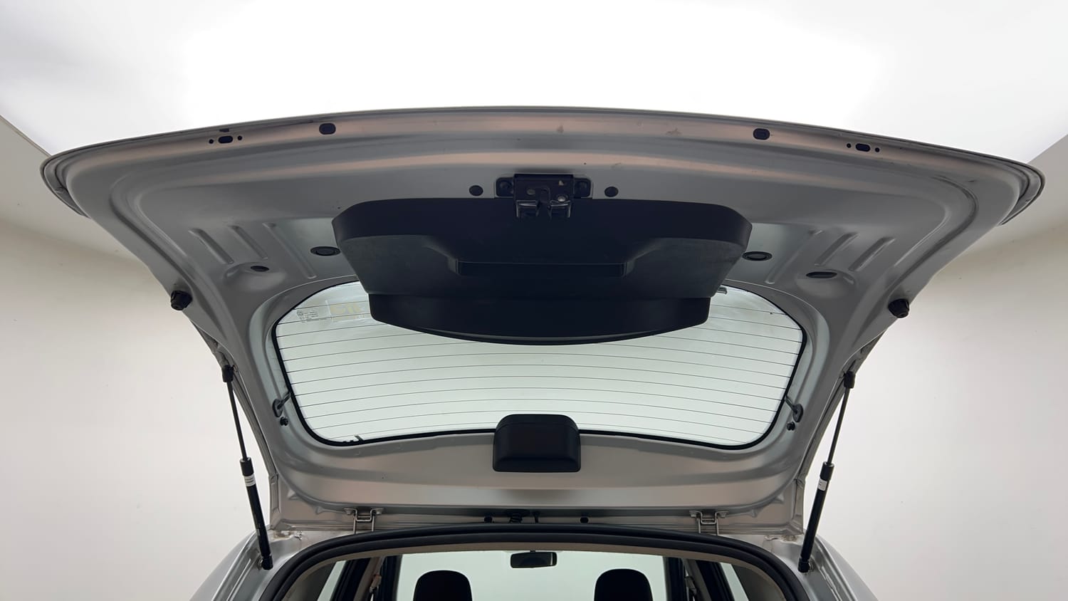 Used 2018 Renault Duster RXS CVT Petrol Automatic interior DICKY DOOR OPEN VIEW