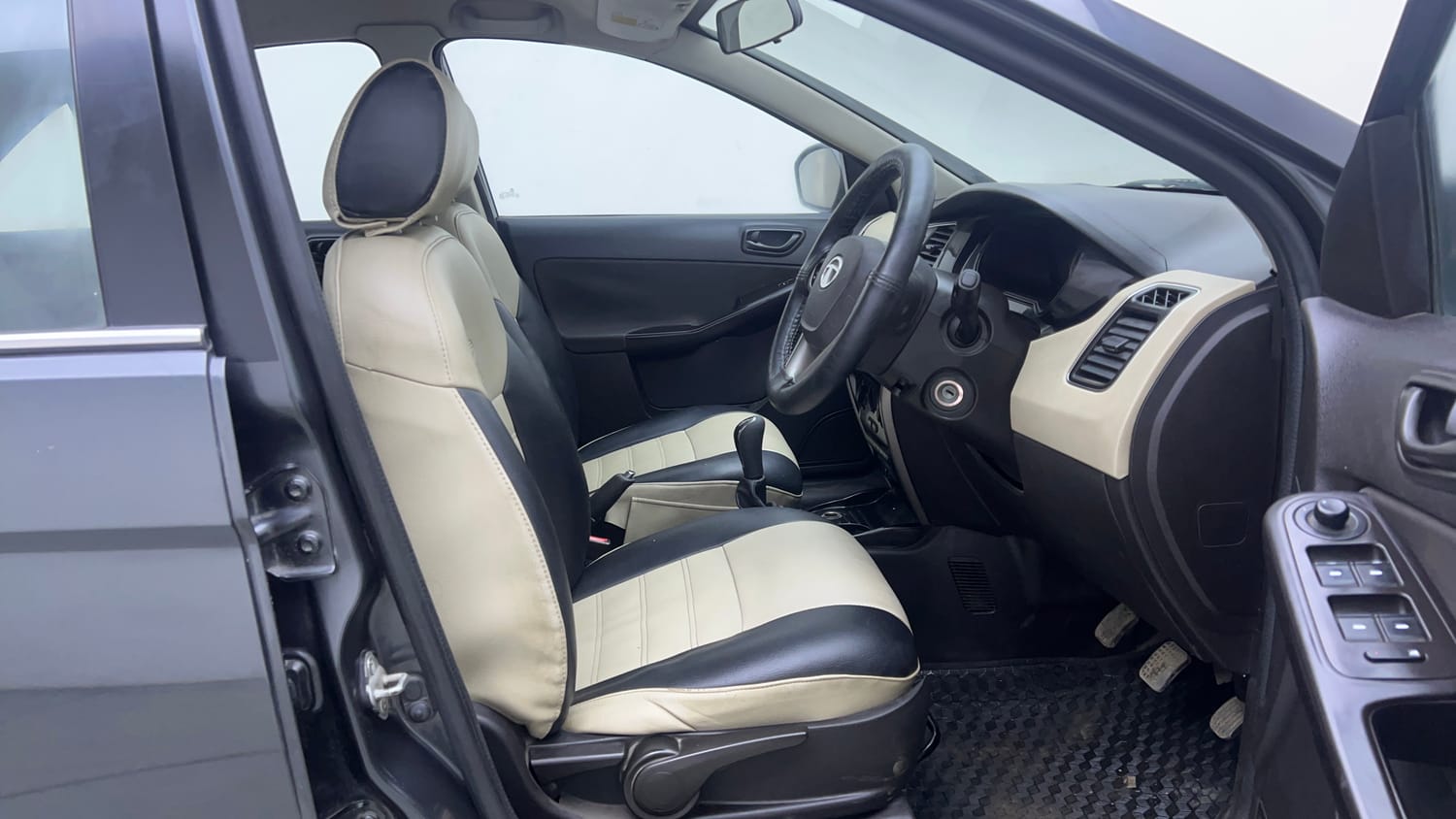 Used 2016 Tata Zest XMS Petrol Petrol Manual interior RIGHT SIDE FRONT DOOR CABIN VIEW