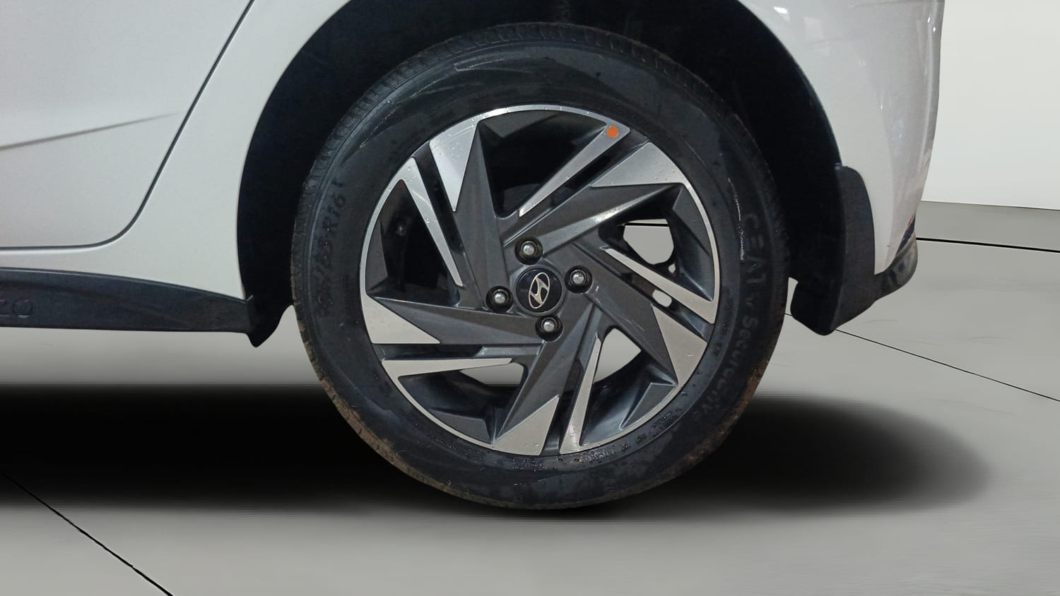 Used 2021 Hyundai i20 Asta 1.0 Turbo DCT Petrol Automatic tyres LEFT REAR TYRE RIM VIEW