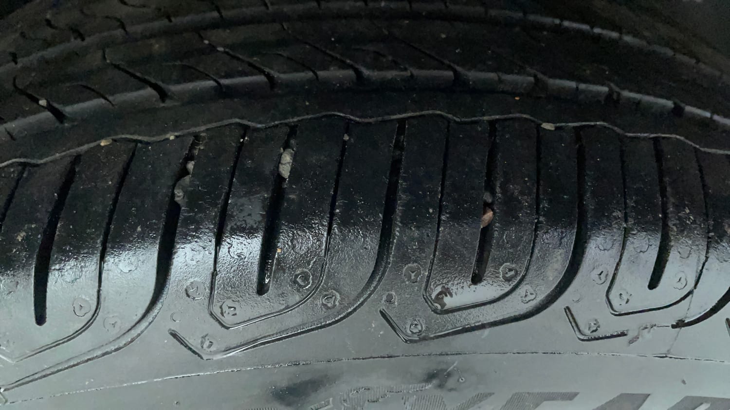 Used 2016 Volkswagen Ameo Highline1.2L (P) Petrol Manual tyres RIGHT REAR TYRE TREAD VIEW