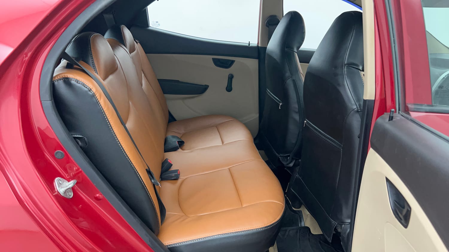 Used 2014 Hyundai Eon Magna + Petrol Manual interior RIGHT SIDE REAR DOOR CABIN VIEW
