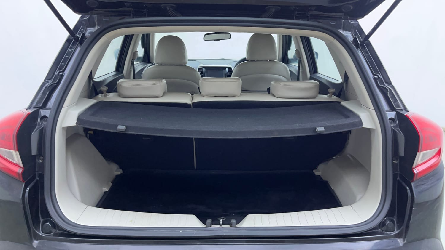 Used 2022 Mahindra XUV 300 W8 (O) 1.2 Petrol Petrol Manual interior DICKY INSIDE VIEW