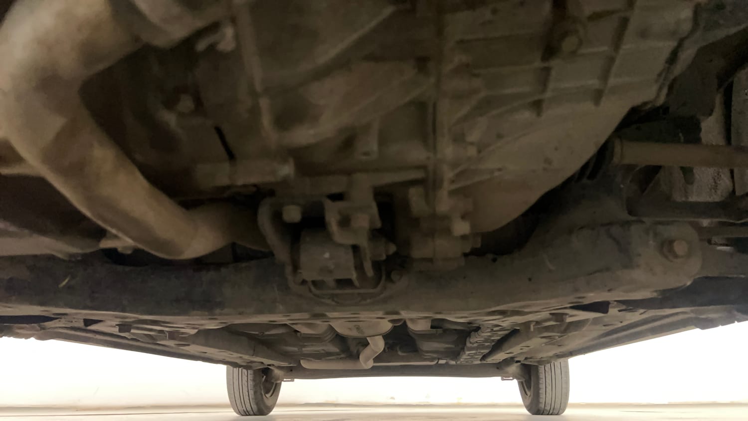 Used 2014 Hyundai Grand i10 Sportz 1.1 CRDi Diesel Manual extra FRONT LEFT UNDERBODY VIEW