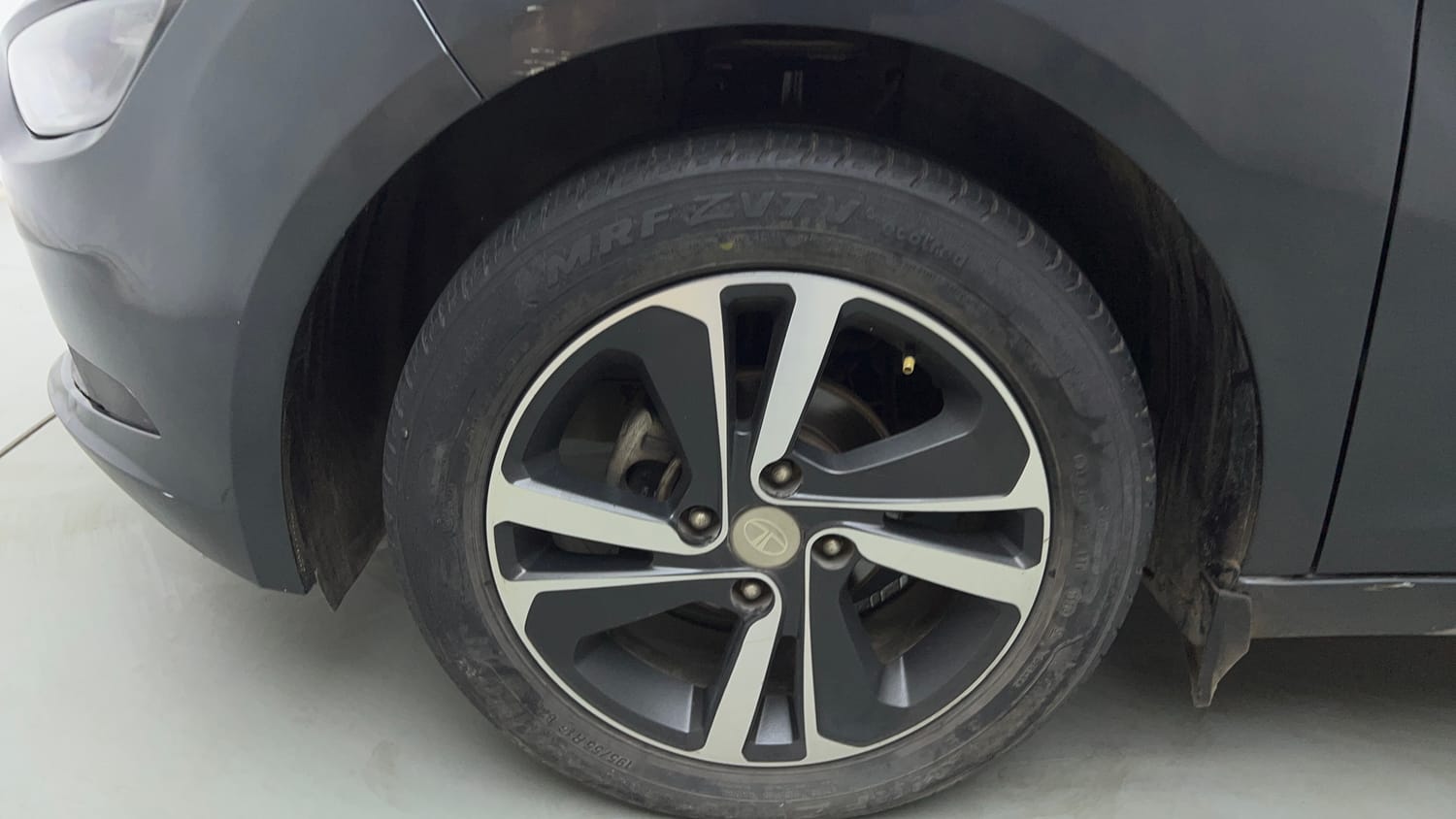 Used 2020 Tata Altroz XZ Petrol Petrol Manual tyres LEFT FRONT TYRE RIM VIEW