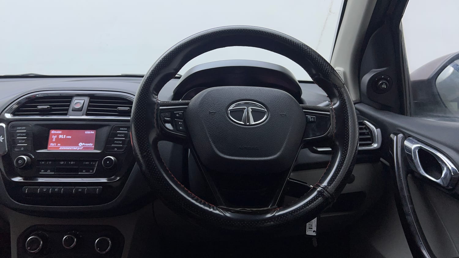 Used 2018 Tata Tiago XZ CNG (Outside Fitted) Cng Manual interior STEERING VIEW