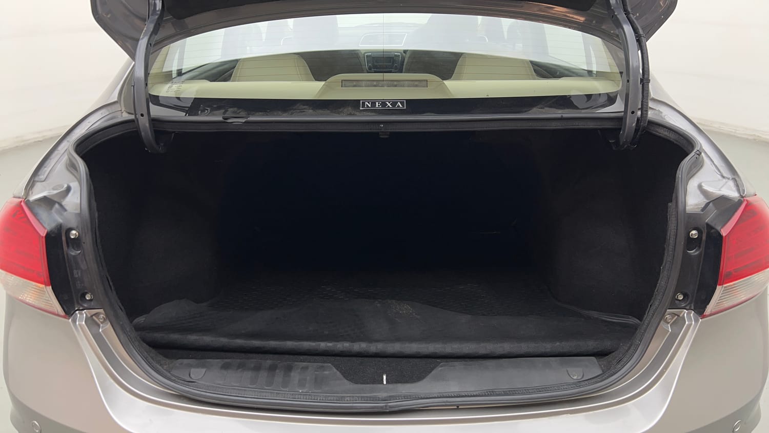 Used 2018 Maruti Suzuki Ciaz Delta Hybrid 1.5 Petrol Manual interior DICKY INSIDE VIEW