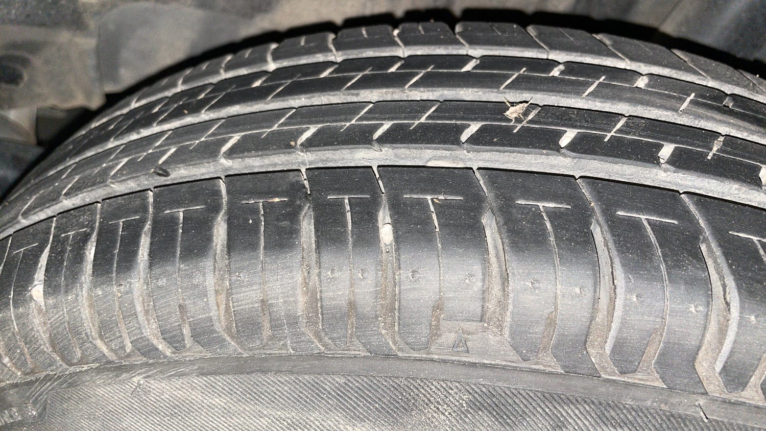 Used 2023 Maruti Suzuki Swift VXi Petrol Manual tyres LEFT REAR TYRE TREAD VIEW