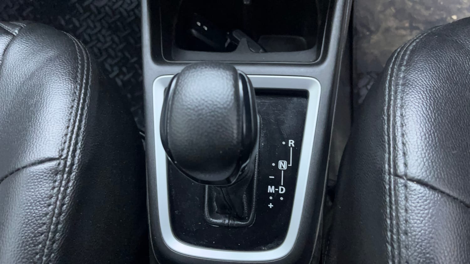 Used 2023 Maruti Suzuki Swift ZXi Plus AMT Petrol Automatic interior GEAR  KNOB VIEW
