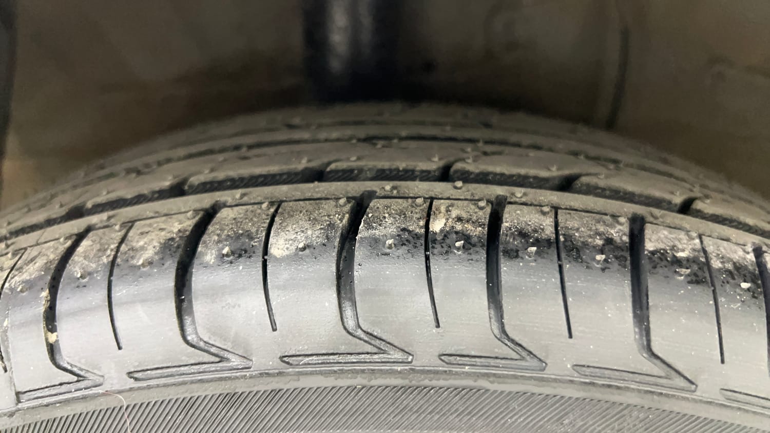 Used 2017 Hyundai Grand i10 Asta 1.2 Kappa VTVT Petrol Manual tyres RIGHT REAR TYRE TREAD VIEW