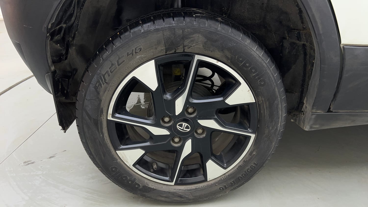 Used 2022 Tata Punch Creative AMT Petrol Automatic tyres RIGHT REAR TYRE RIM VIEW