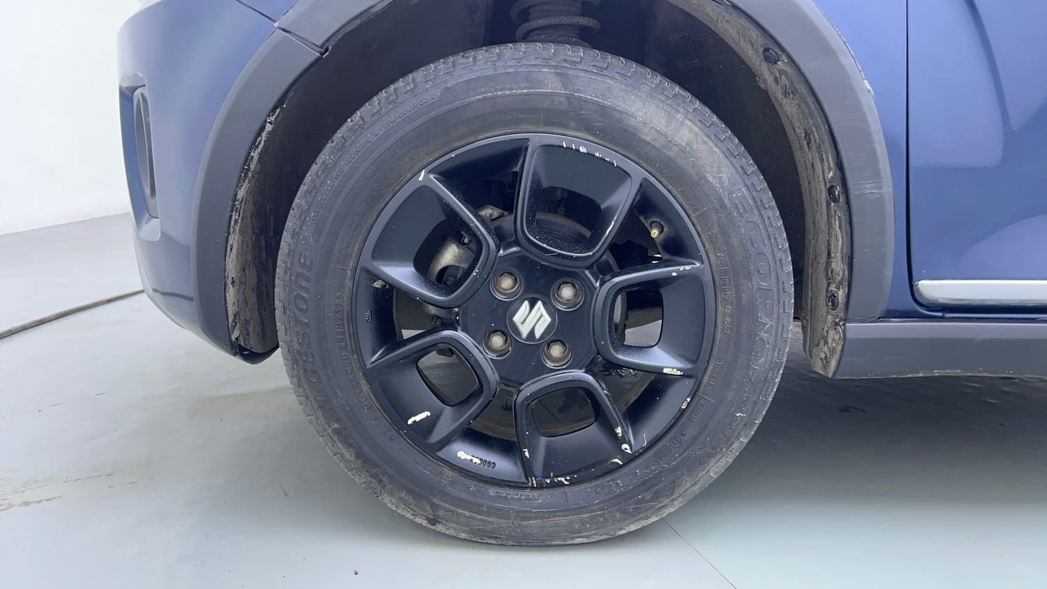 Used 2021 Maruti Suzuki Ignis Zeta 1.2 AMT Petrol Automatic tyres LEFT FRONT TYRE RIM VIEW