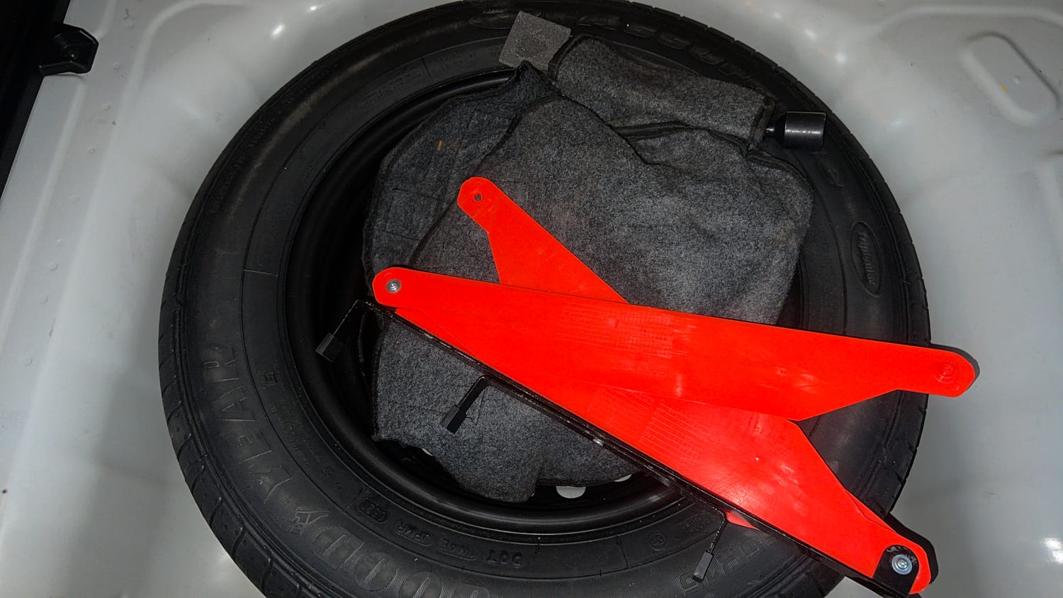 Used 2021 Kia Sonet HTX 1.5 Diesel Manual tyres SPARE TYRE VIEW