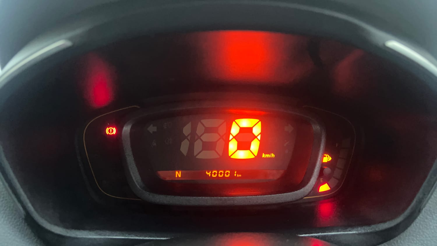 Used 2018 Renault Kwid 1.0 RXT AMT Opt Petrol Automatic interior CLUSTERMETER VIEW