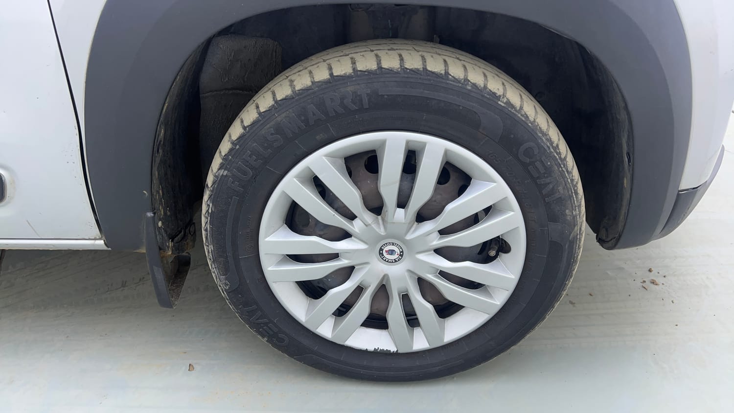 Used 2020 Renault Kwid 1.0 RXT AMT Opt Petrol Automatic tyres RIGHT FRONT TYRE RIM VIEW