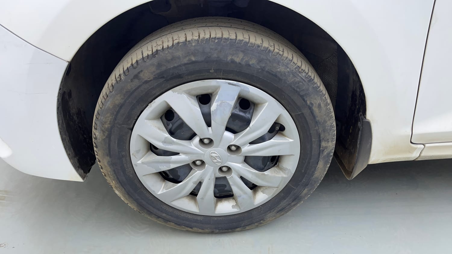 Used 2019 Hyundai Verna EX 1.4 VTVT Petrol Manual tyres LEFT FRONT TYRE RIM VIEW