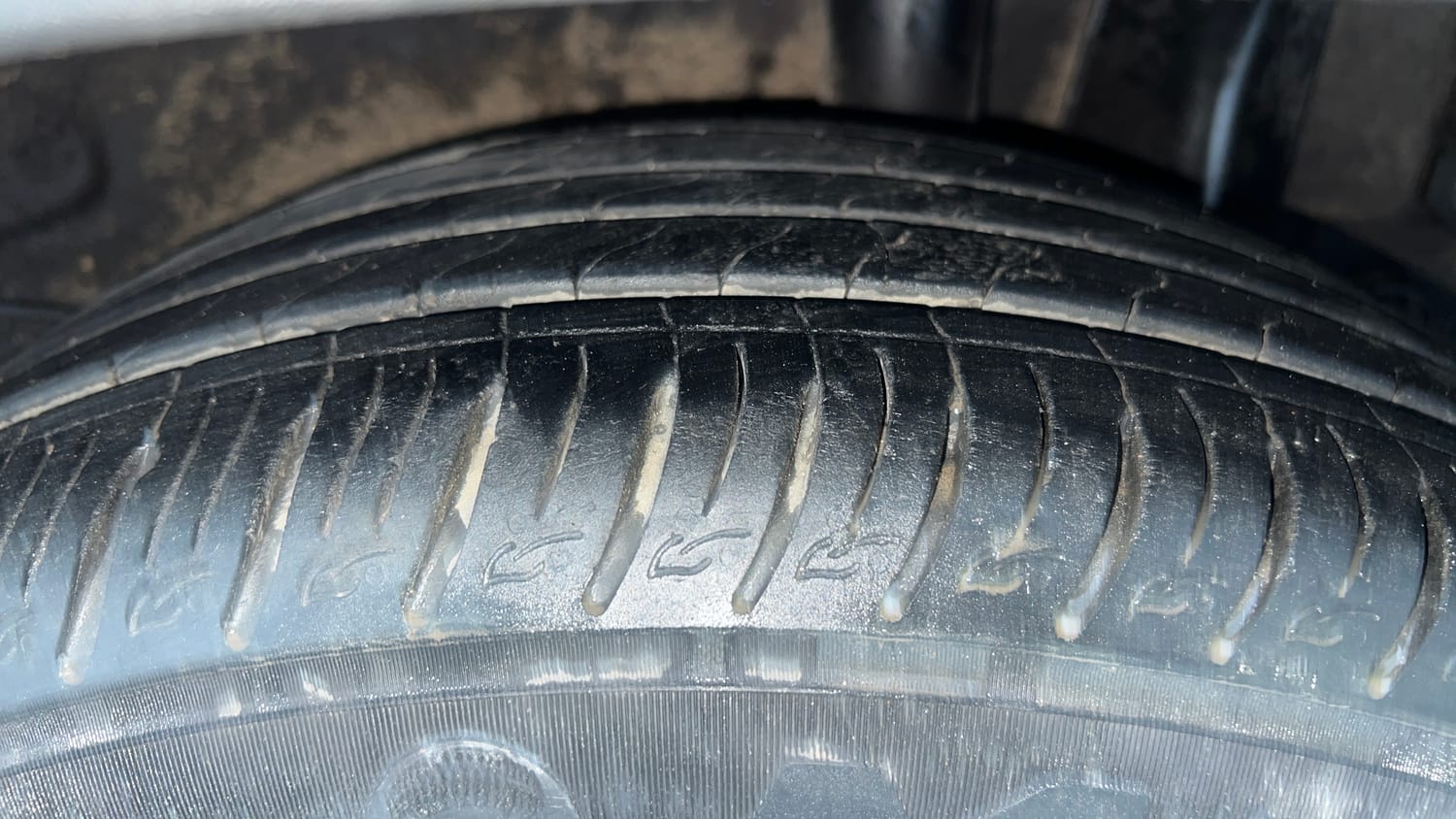 Used 2024 Kia Sonet GTX Plus 1.0 Turbo Petrol DCT Dual Tone Petrol Automatic tyres LEFT REAR TYRE TREAD VIEW