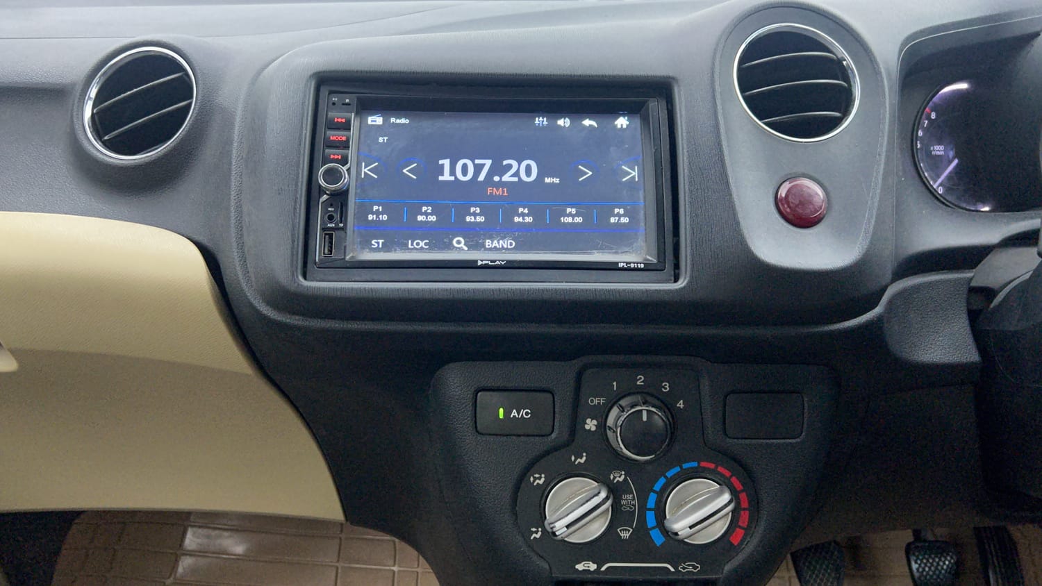 Used 2016 Honda Amaze 1.2 S i-VTEC Petrol Manual interior MUSIC SYSTEM & AC CONTROL VIEW