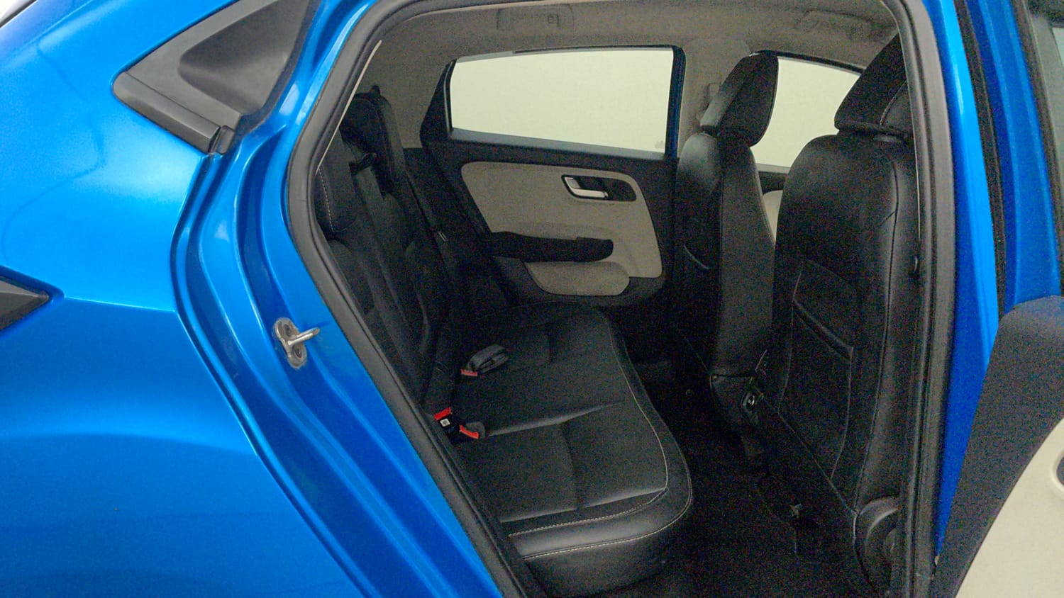 Used 2022 Tata Altroz XZ Plus Petrol Petrol Manual interior RIGHT SIDE REAR DOOR CABIN VIEW