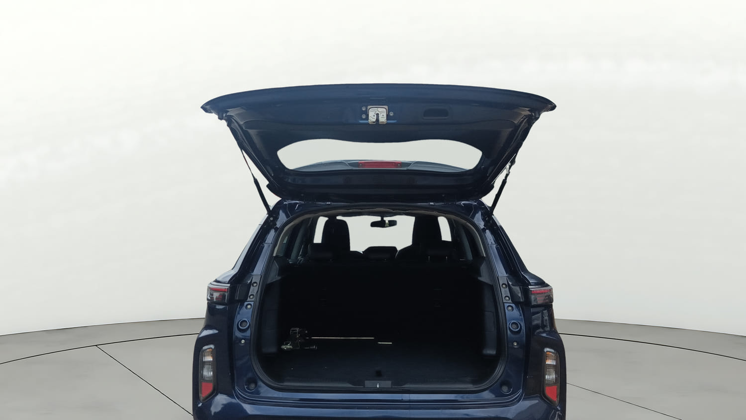 Used 2022 Maruti Suzuki Grand Vitara Alpha Smart Hybrid AT Petrol Automatic interior DICKY DOOR OPEN VIEW