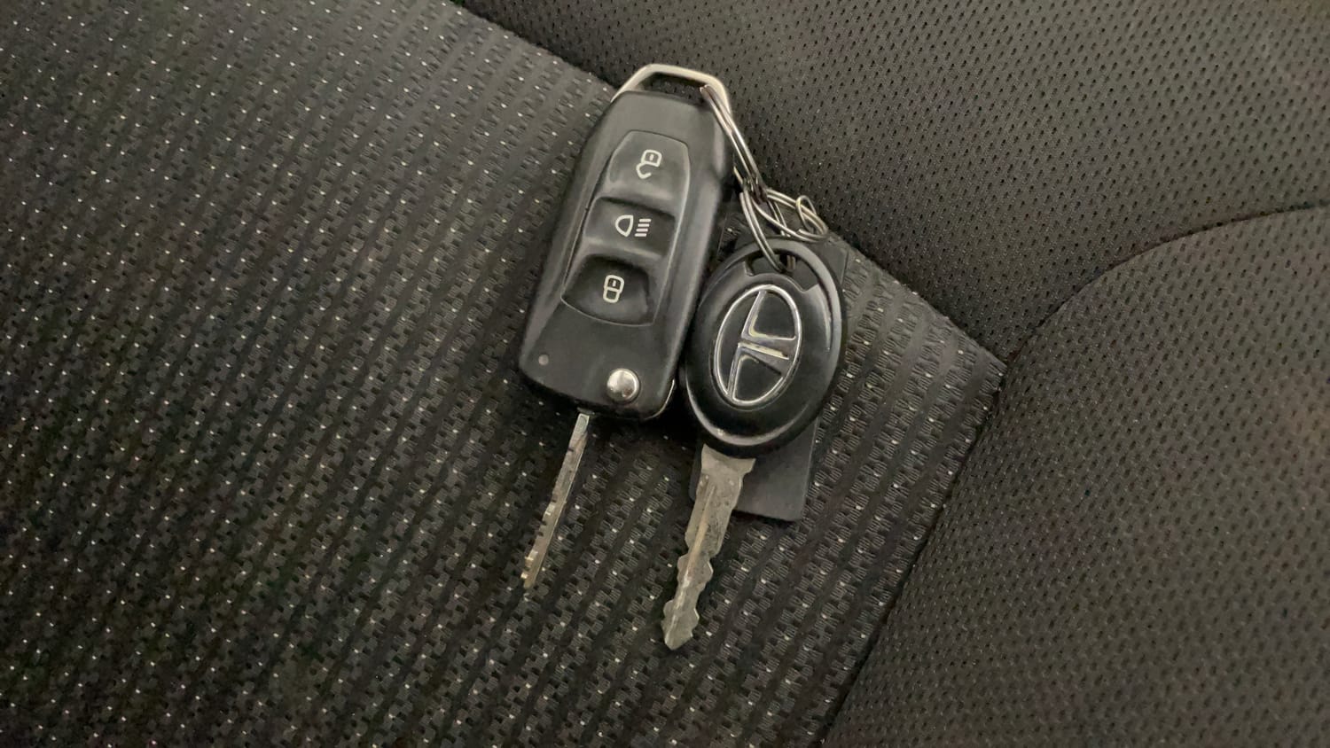 Used 2017 Tata Tigor Revotorq XZ (O) Diesel Manual extra CAR KEY VIEW