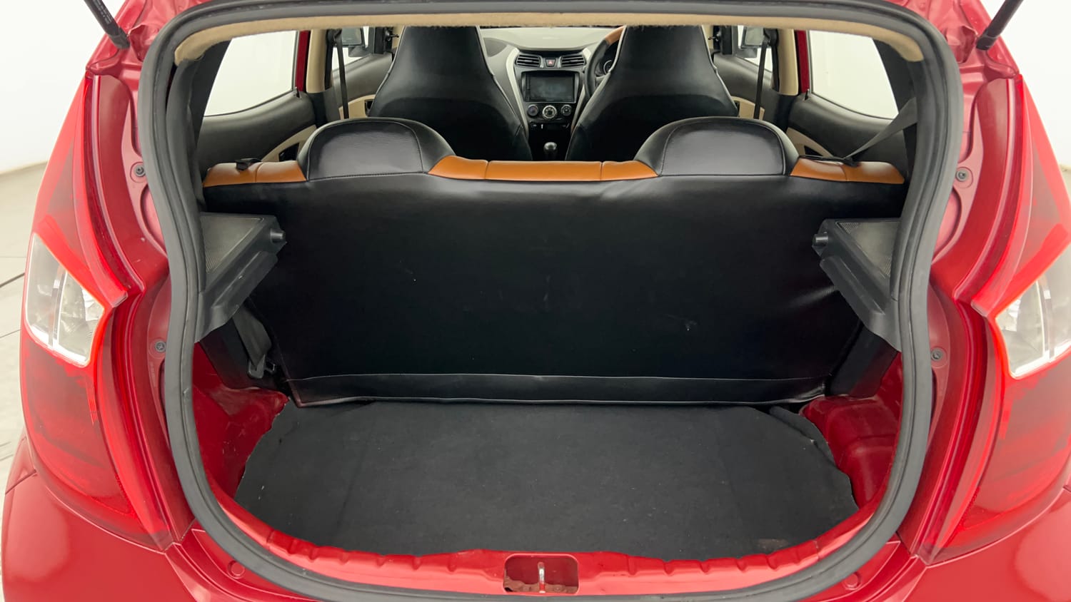 Used 2014 Hyundai Eon Magna + Petrol Manual interior DICKY INSIDE VIEW