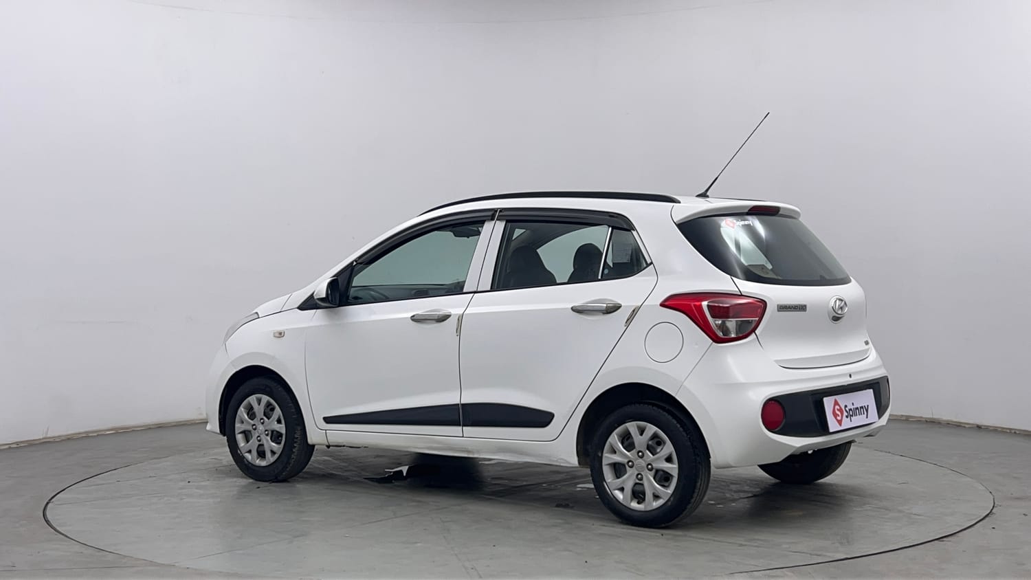 Used 2019 Hyundai Grand i10 Magna 1.2 Kappa VTVT Petrol Manual exterior LEFT REAR CORNER VIEW