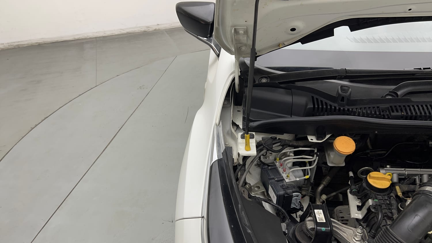 Used 2022 Tata Altroz XZ Plus i-Turbo Petrol Petrol Manual engine ENGINE RIGHT SIDE HINGE & APRON VIEW