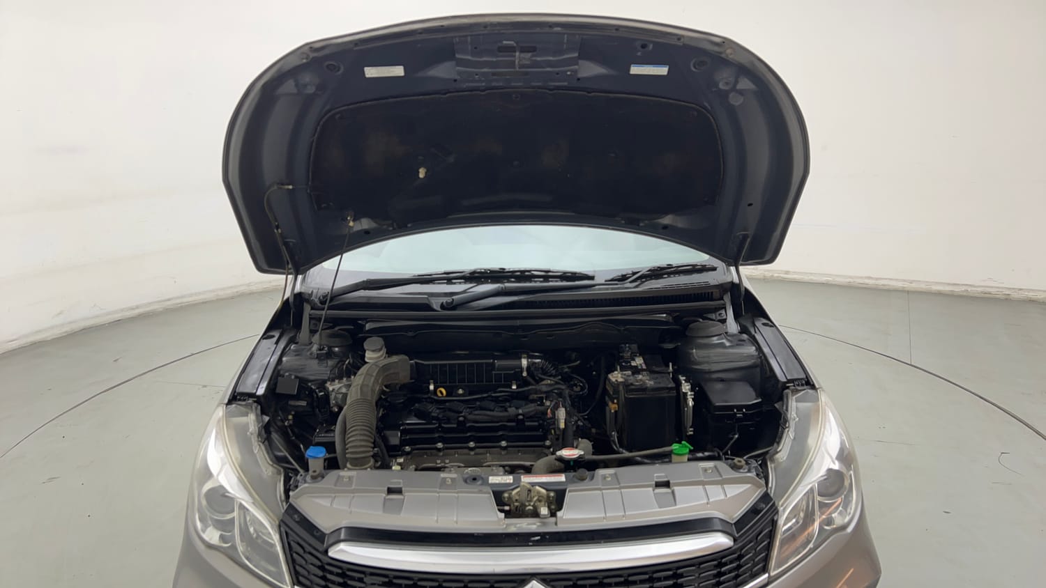 Used 2018 Maruti Suzuki Ciaz Delta Hybrid 1.5 Petrol Manual engine ENGINE & BONNET OPEN FRONT VIEW