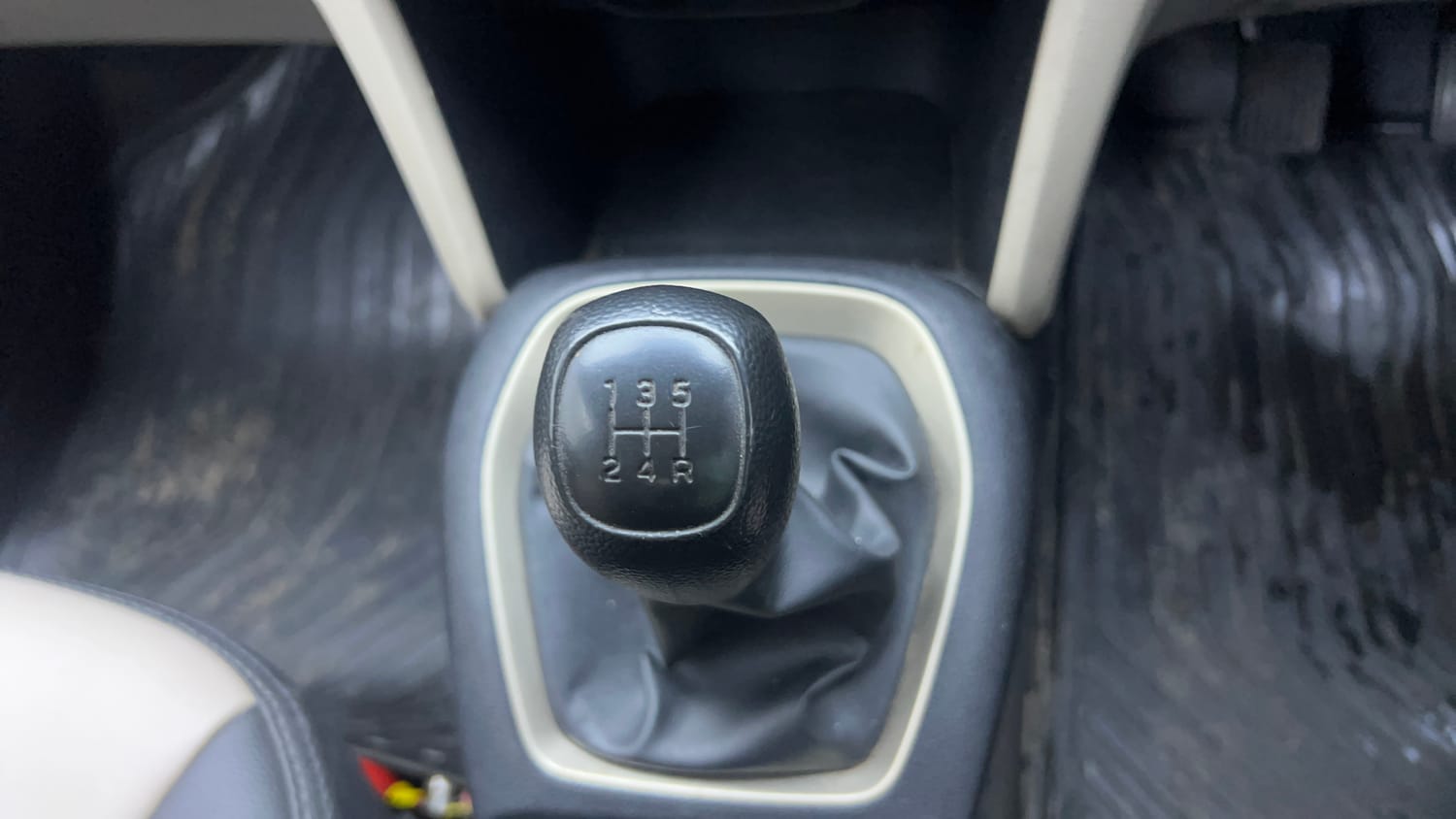Used 2019 Hyundai Santro Sportz CNG Cng Manual interior GEAR  KNOB VIEW