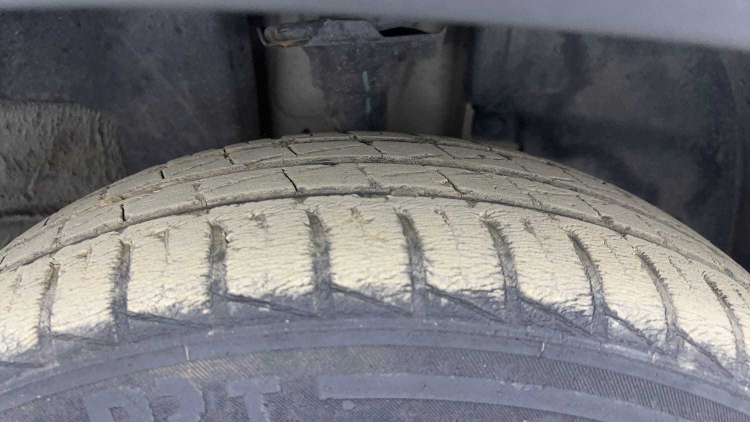 Used 2020 Renault Kwid 1.0 RXT AMT Opt Petrol Automatic tyres RIGHT FRONT TYRE TREAD VIEW