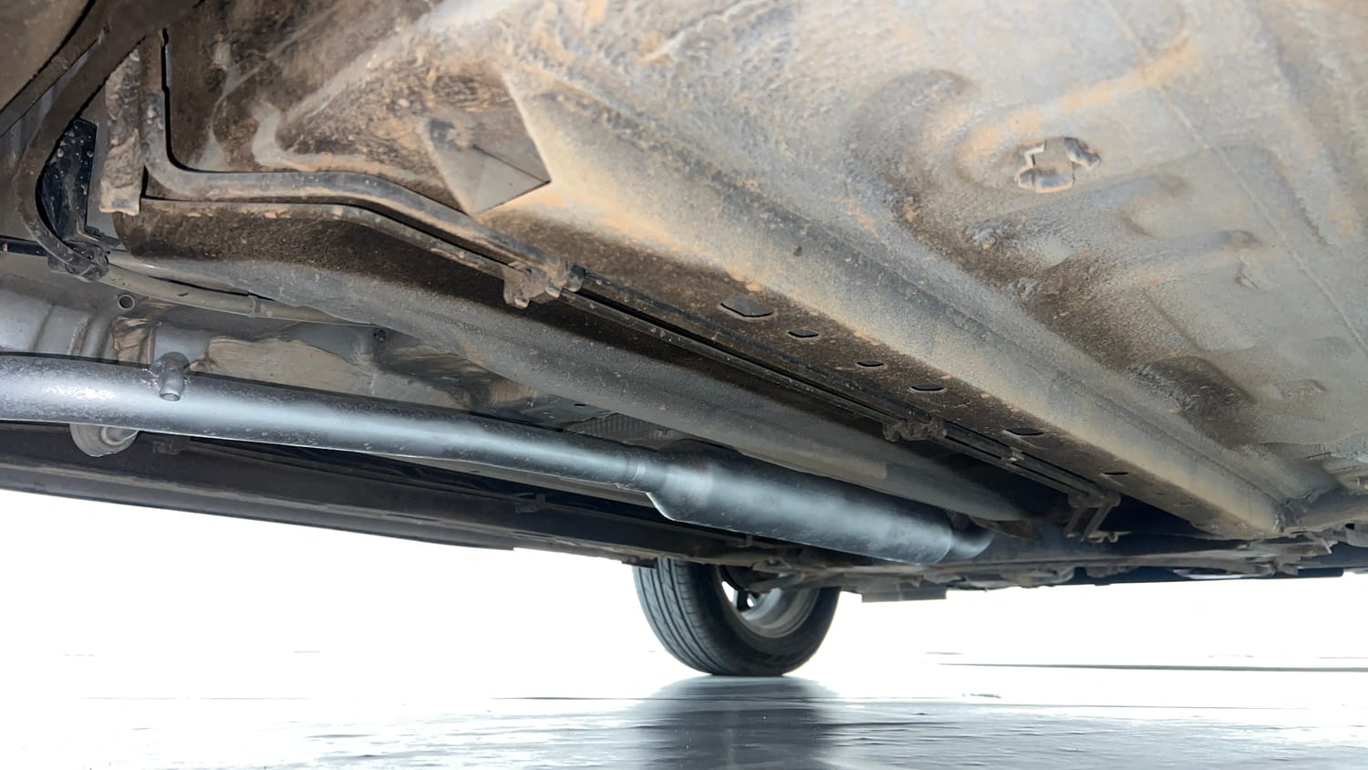 Used 2024 Nissan Magnite XV Premium Turbo CVT Petrol Automatic extra REAR RIGHT UNDERBODY VIEW