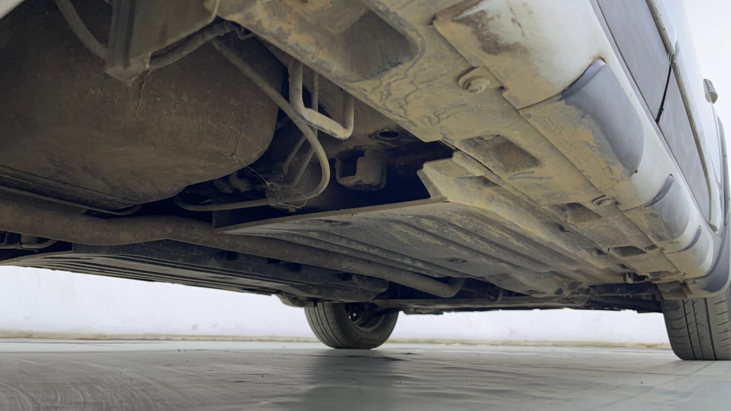 Used 2017 Maruti Suzuki Vitara Brezza VDi (O) Diesel Manual extra REAR RIGHT UNDERBODY VIEW