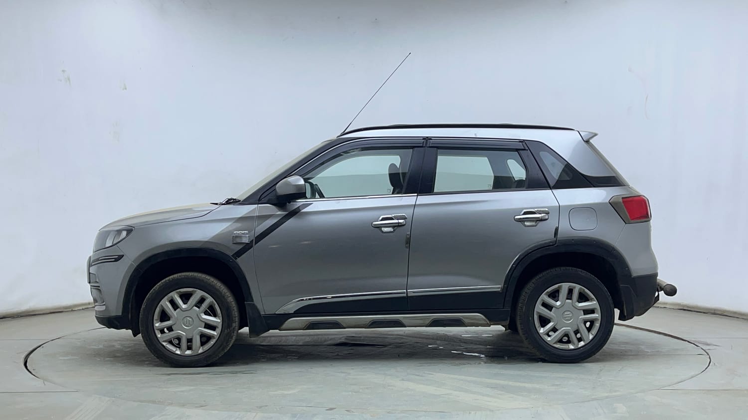 Used 2017 Maruti Suzuki Vitara Brezza VDi (O) Diesel Manual exterior LEFT SIDE VIEW