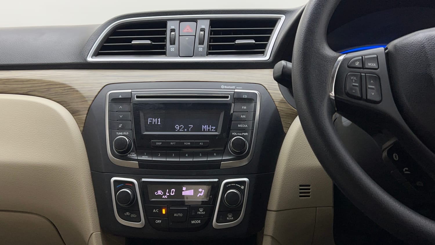 Used 2018 Maruti Suzuki Ciaz Delta Hybrid 1.5 Petrol Manual interior MUSIC SYSTEM & AC CONTROL VIEW